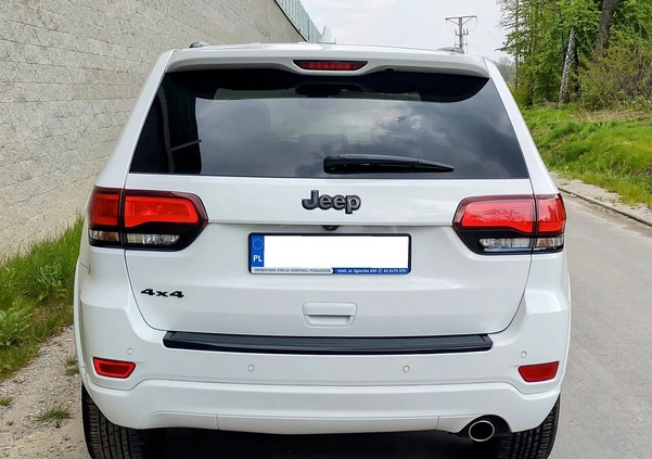 Jeep Grand Cherokee cena 102000 przebieg: 67000, rok produkcji 2018 z Łódź małe 379